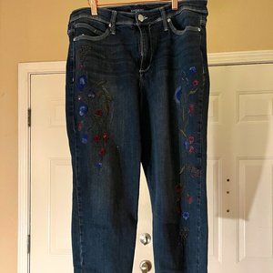 Bandolino Lisbeth Crop Jeans with embroidery floral detail